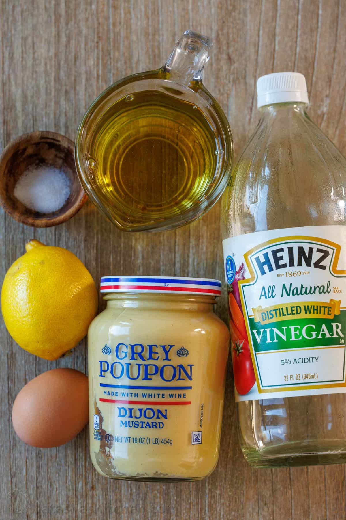 Make homemade Mayonnaise with simple ingredients: egg, dijon mustard, oil, vinegar, salt, Ingredients for homemade mayonnaise: egg, dijon mustard, oil, vinegar, salt,