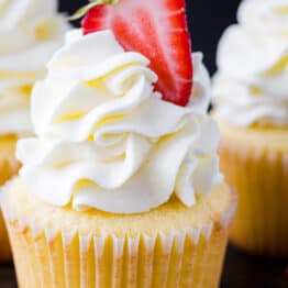 Cupcake with Vanilla Cupcake Frosting