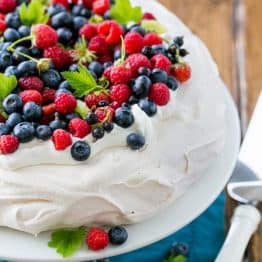 A step-by-step guide to master the pavlova; a simple and beautiful special occasion cake from @natashaskitchen